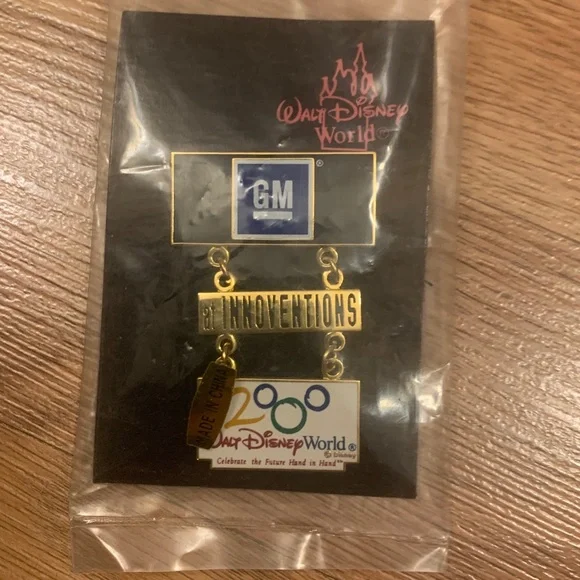 Disney Cast Exclusive Pin Set - Picture 3 of 4